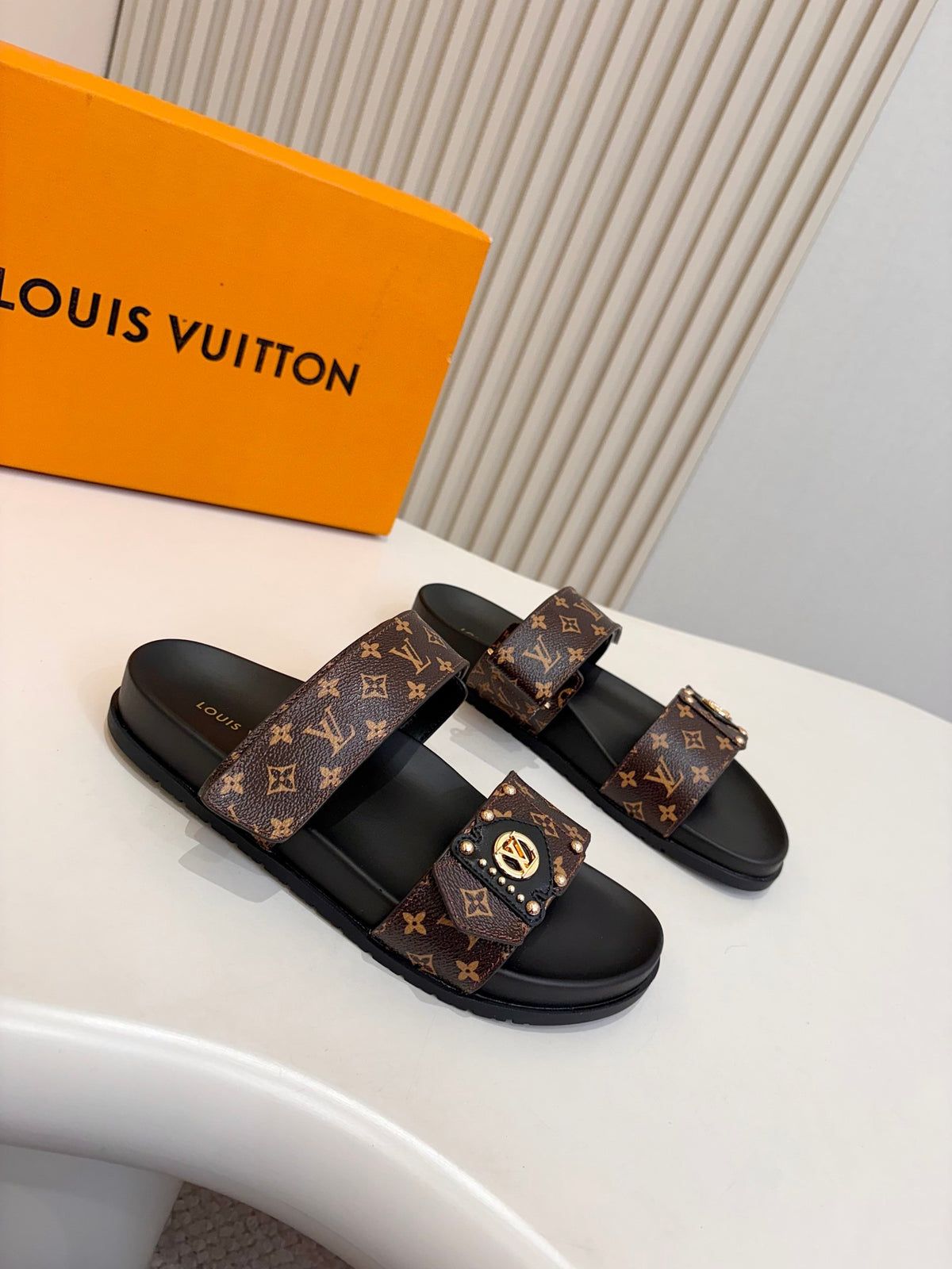 V New Arrival Slippers for Spring & Summer 0726062503