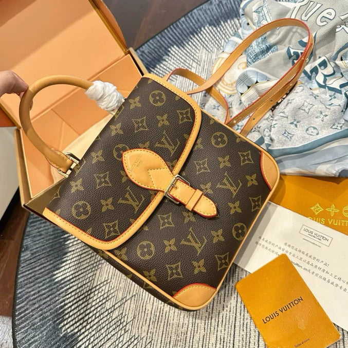 LV 26ss Women's Backpack CWT1326082103