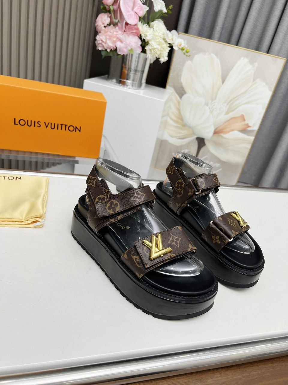 24 New Women's Thick Soled Sandals XC0424050603