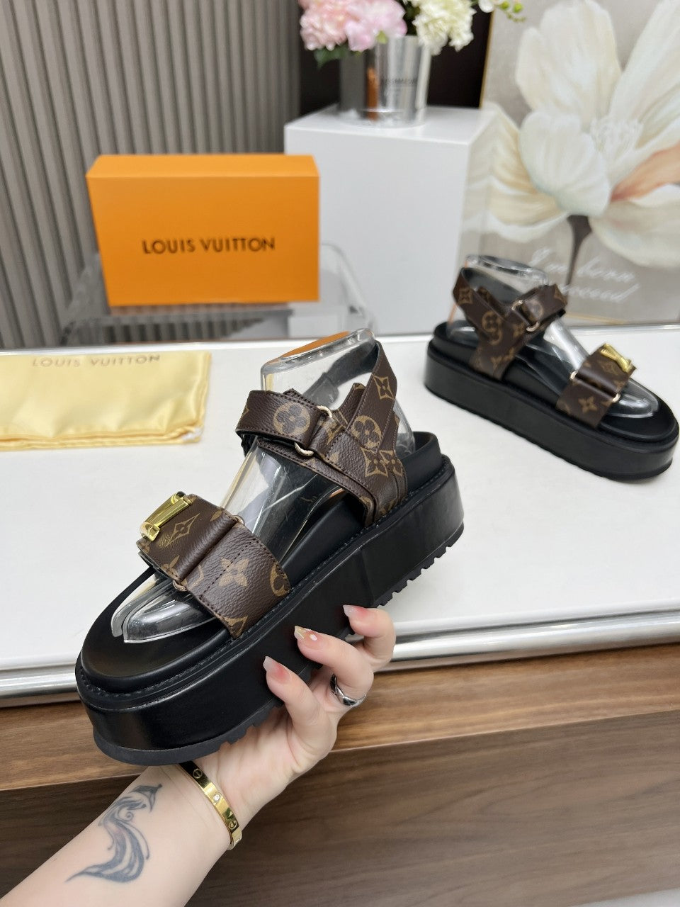 24 New Women's Thick Soled Sandals XC0424050603