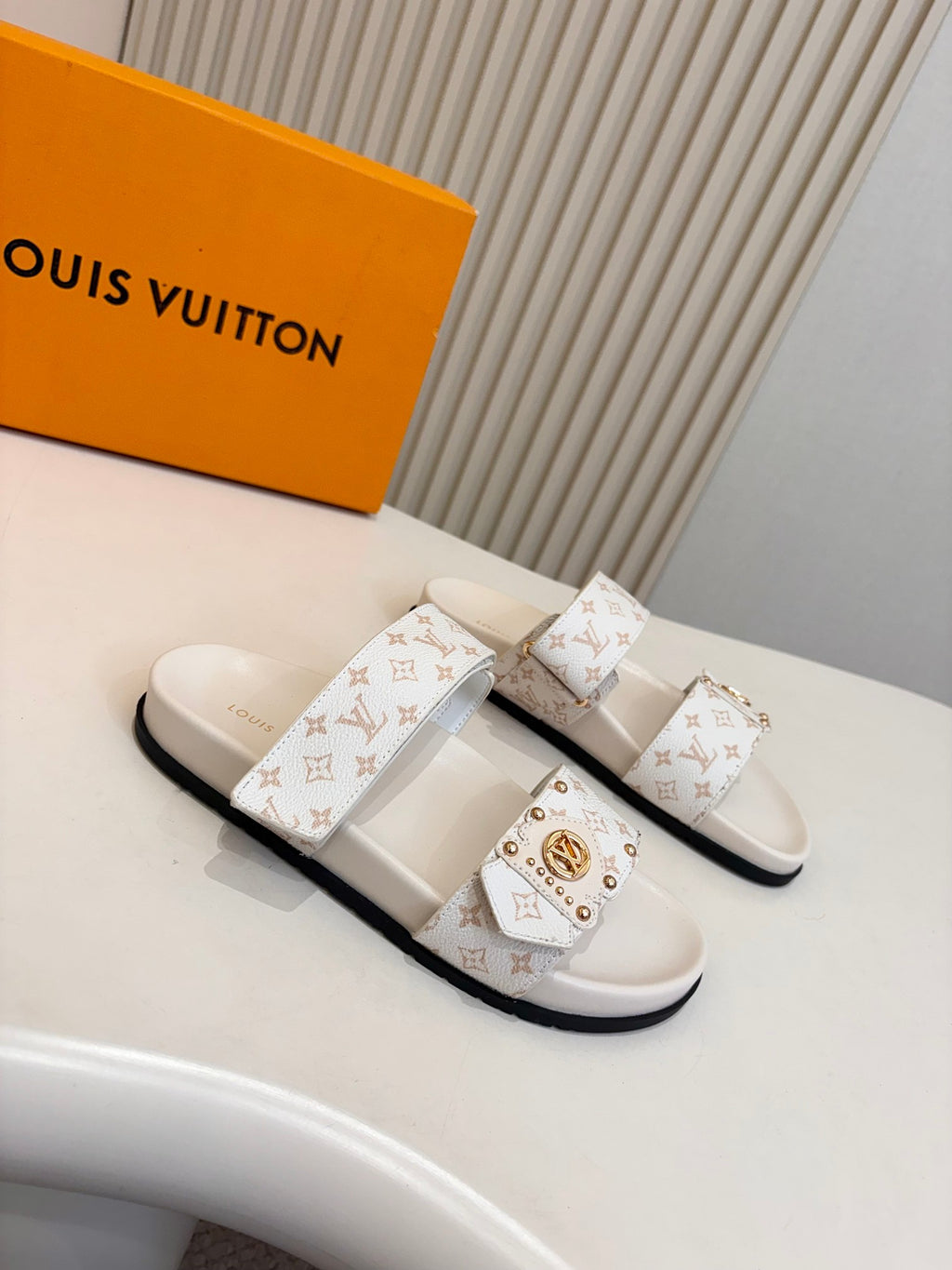 V New Arrival Slippers for Spring & Summer 0726062503