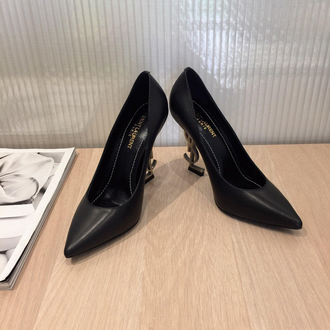 Classic high-heeled sandals combine modernity and fashion 0224052602