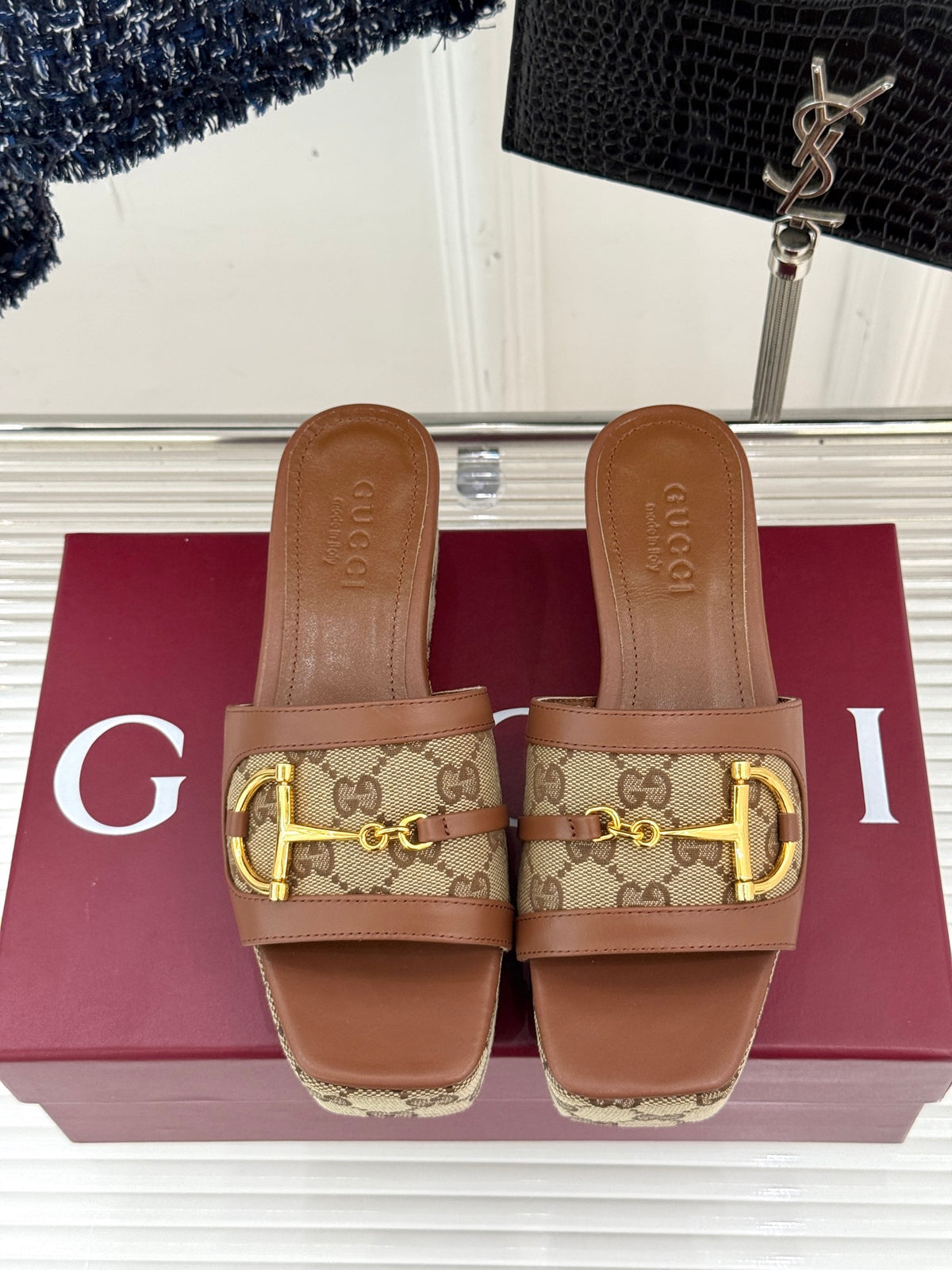 Thick-soled slippers with horse bit buckles 0725102402