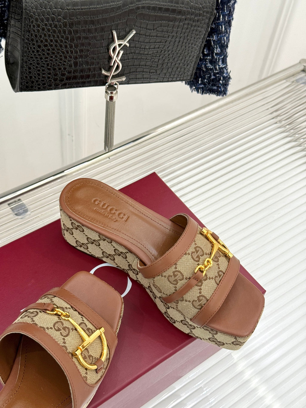 Thick-soled slippers with horse bit buckles 0725102402