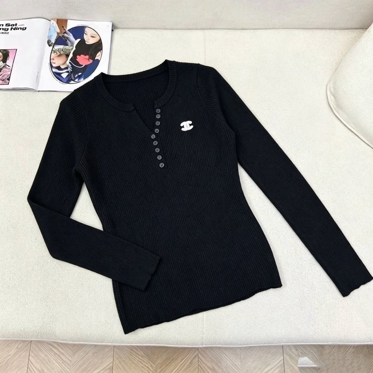 New Fashion Women's CC V-Neck Knit Top DM1326091825