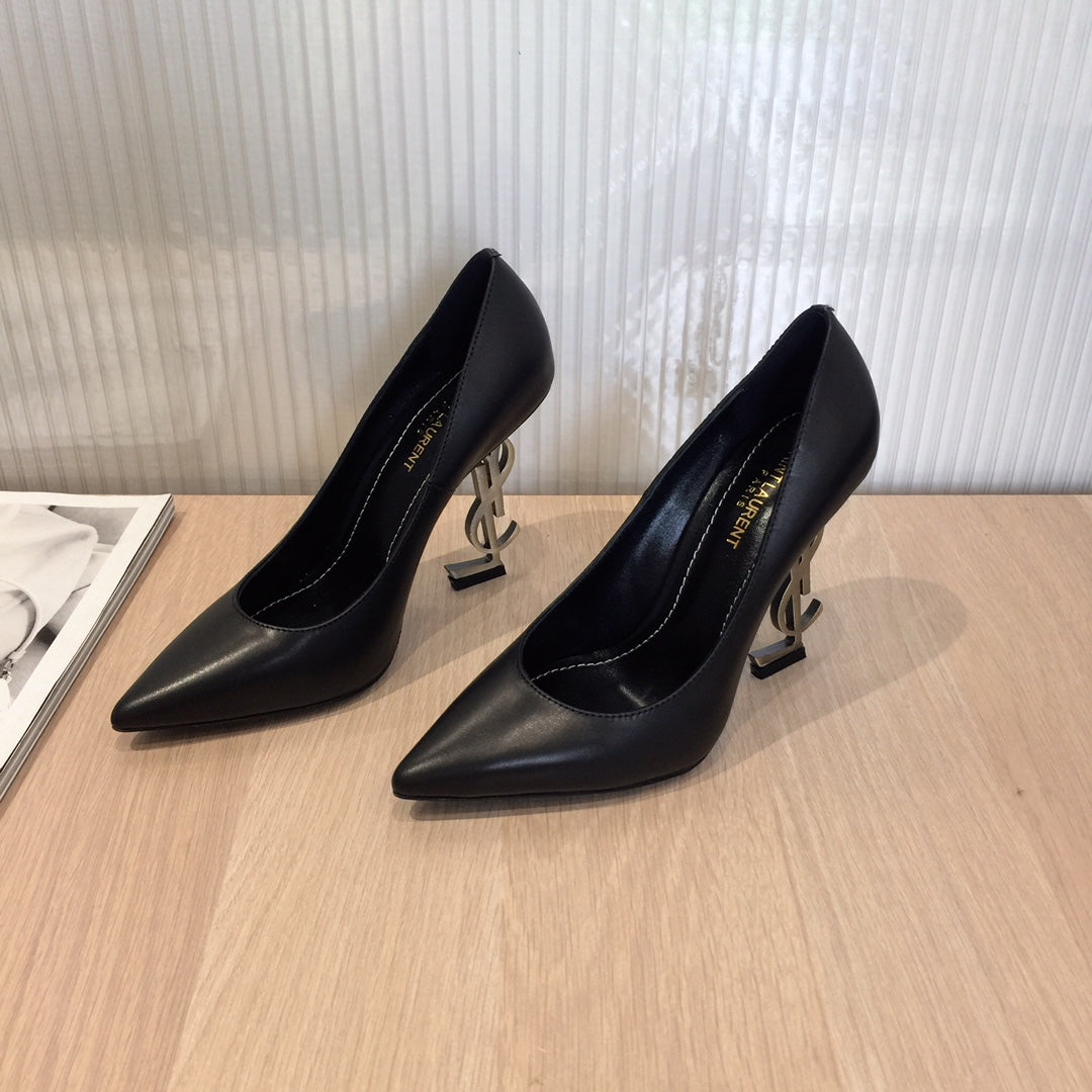 Classic high-heeled sandals combine modernity and fashion 0224052602
