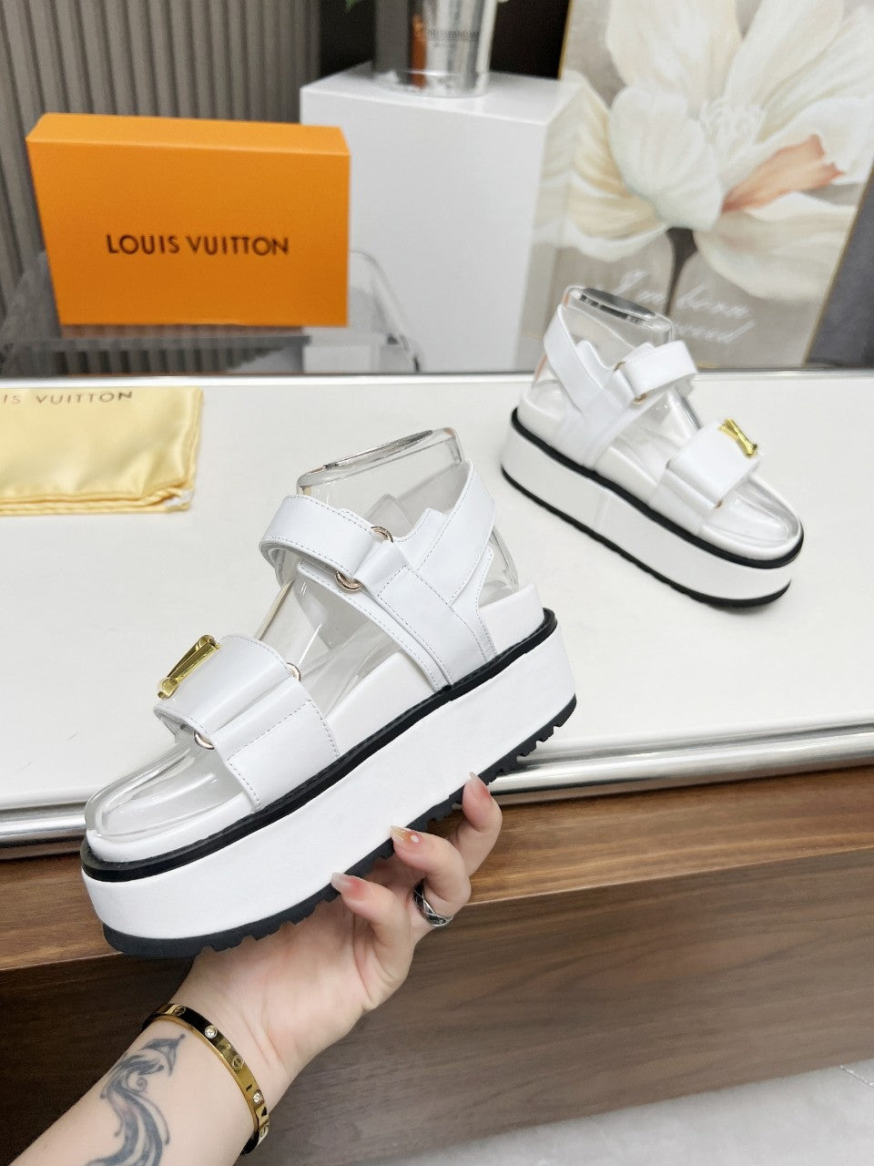 24 New Women's Thick Soled Sandals XC0424050603