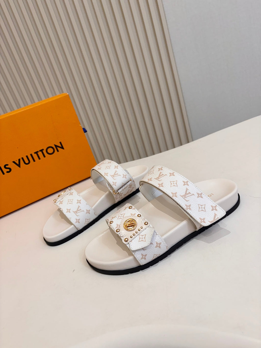 V New Arrival Slippers for Spring & Summer 0726062503