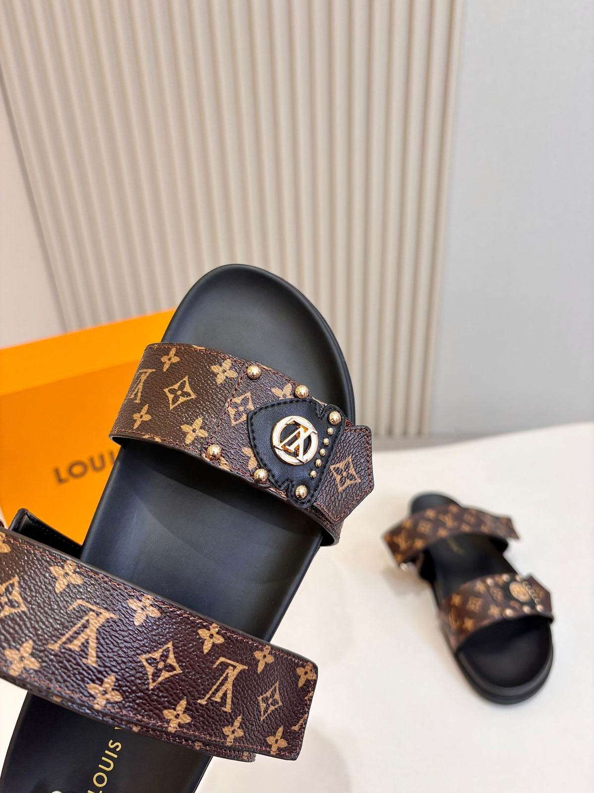 V New Arrival Slippers for Spring & Summer 0726062503