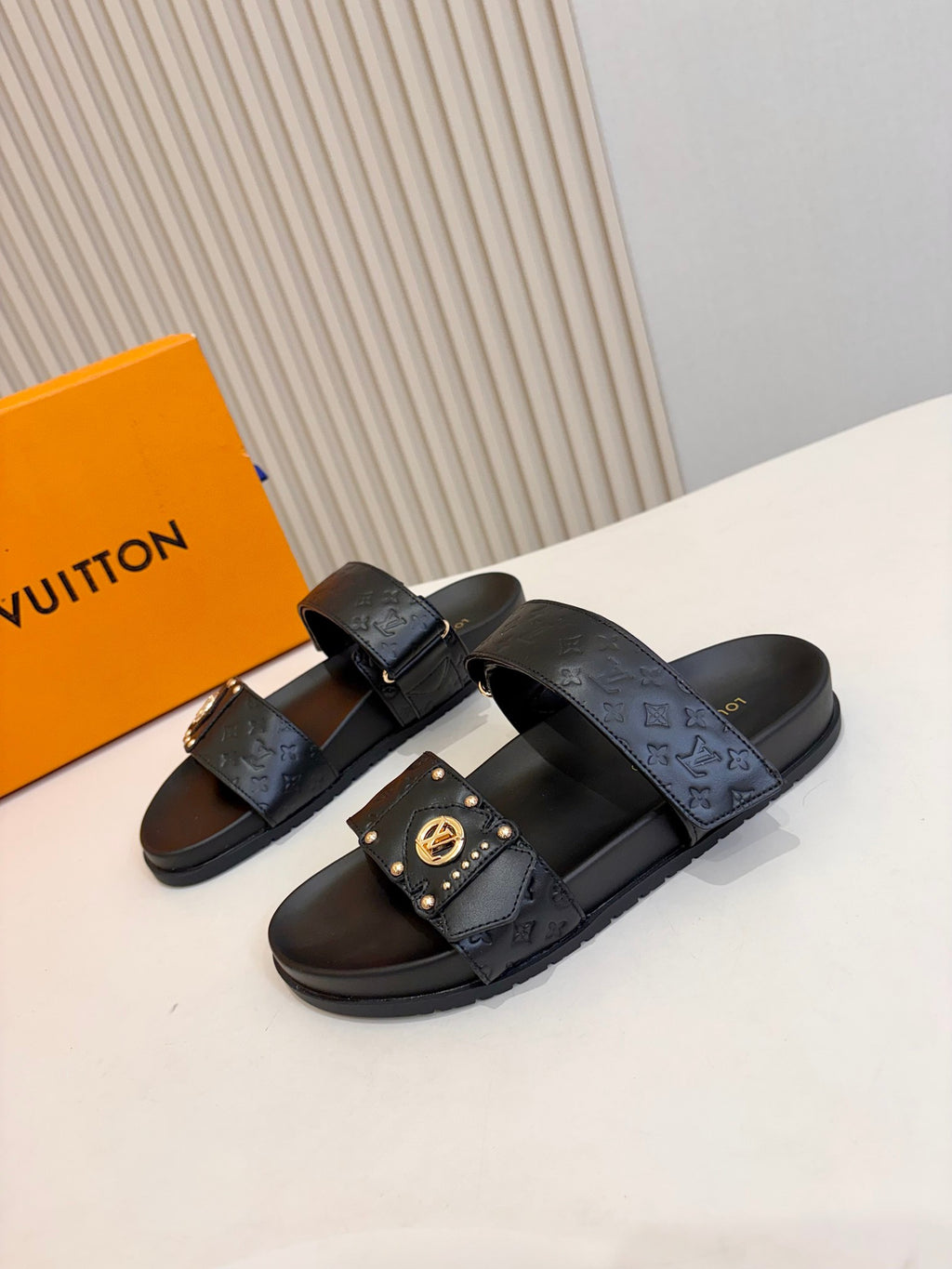 V New Arrival Slippers for Spring & Summer 0726062503
