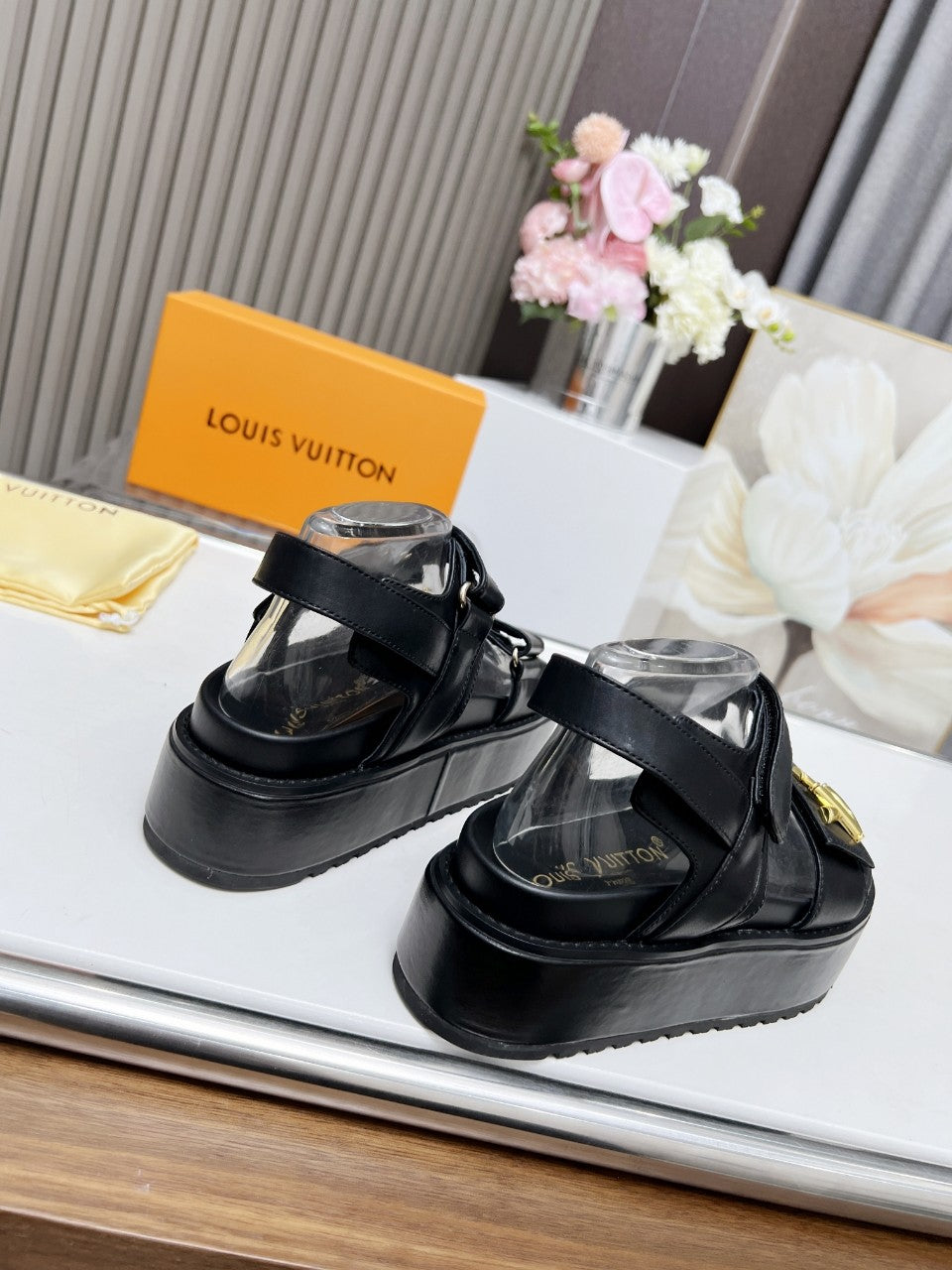 24 New Women's Thick Soled Sandals XC0424050603