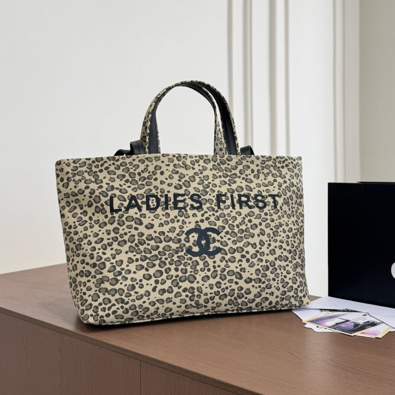 New Fashion Women's CC Handbag CWT1326092302