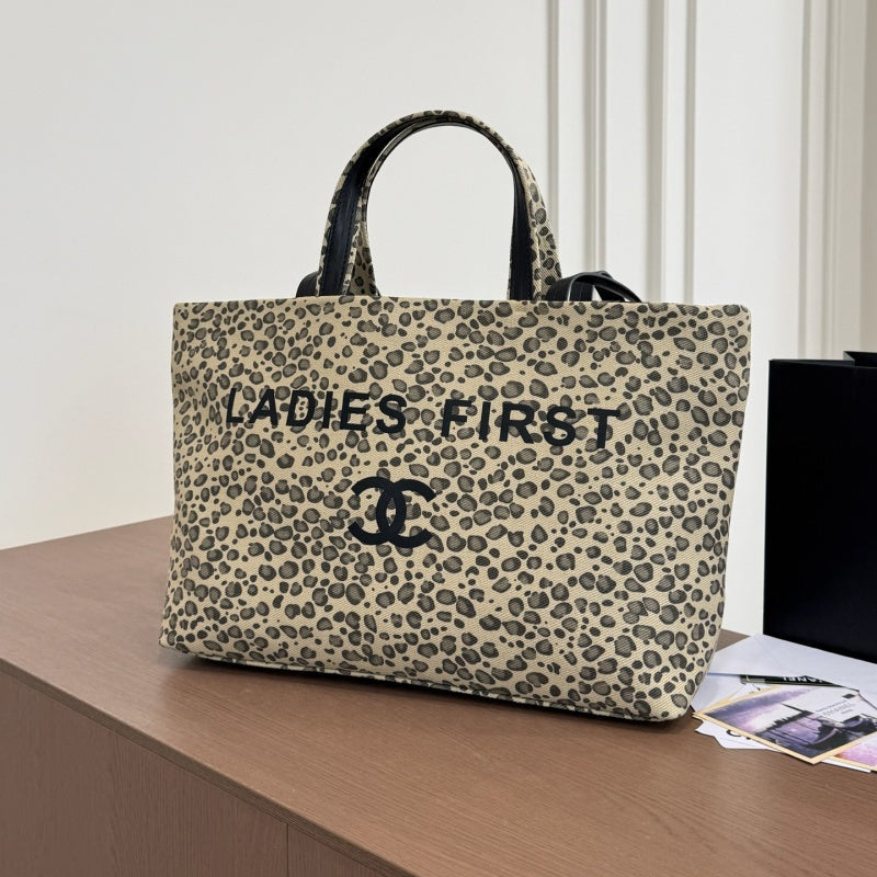 New Fashion Women's CC Handbag CWT1326092302