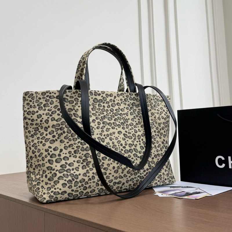 New Fashion Women's CC Handbag CWT1326092302