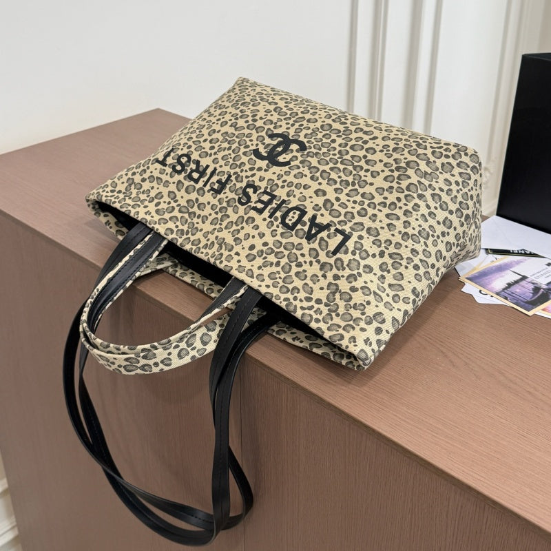 New Fashion Women's CC Handbag CWT1326092302