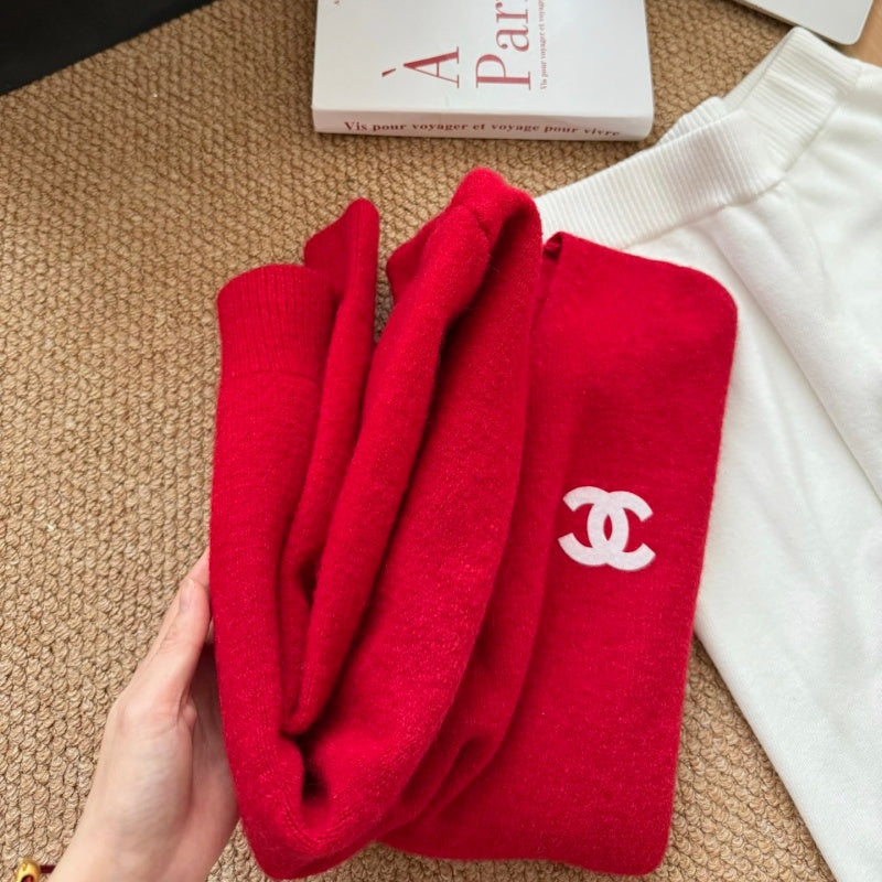 New Fashion Women's CC Christmas Red V-Neck Knit Sweater DM1326100813