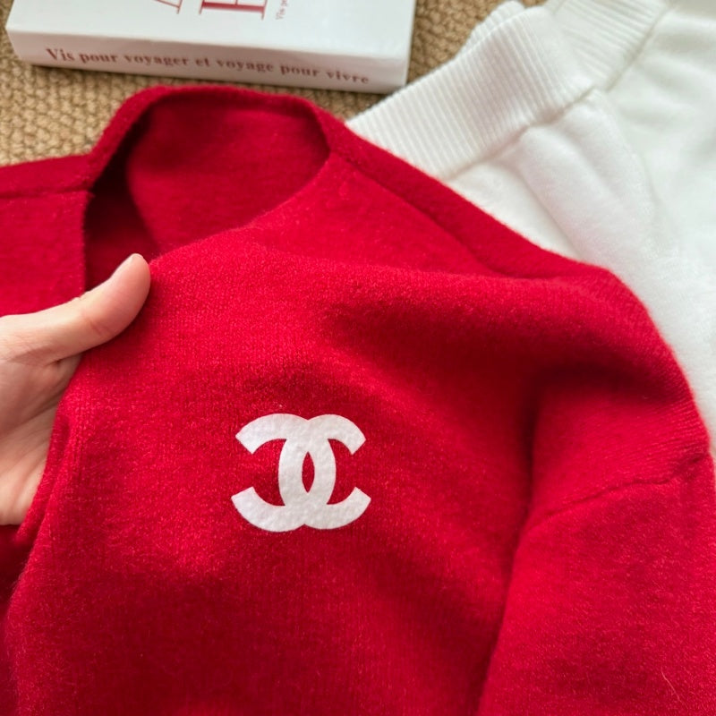 New Fashion Women's CC Christmas Red V-Neck Knit Sweater DM1326100813